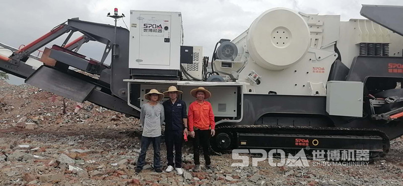 世博大型混凝土破碎機客戶現(xiàn)場，歡迎考察
