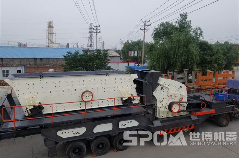 輪胎車一體的反擊破移動破碎機(jī)