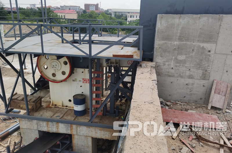 小型石子破碎機現(xiàn)場圖，家庭用小顎破