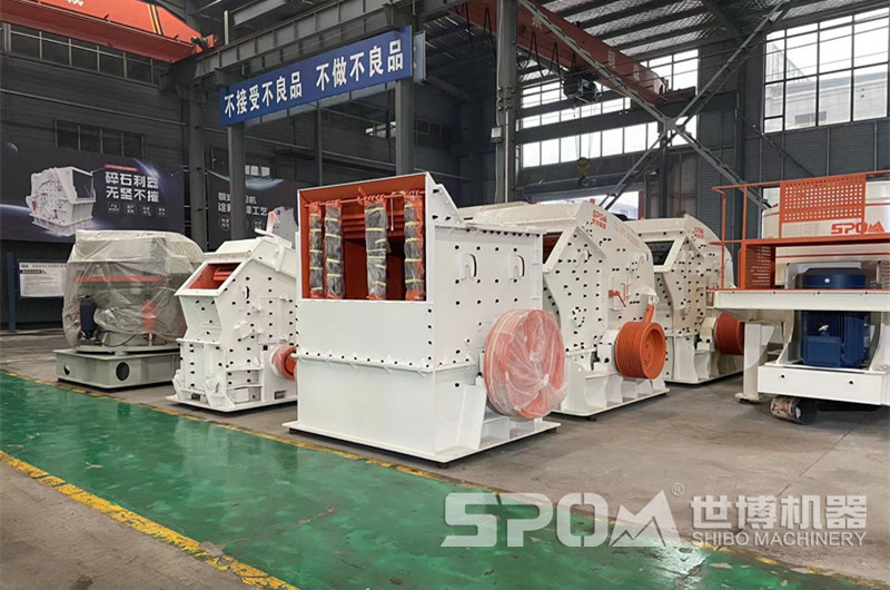 破碎機(jī)車間，成品箱破